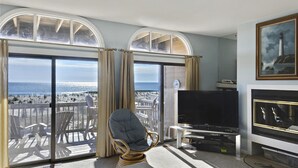 Condo, 4 Bedrooms | Living room