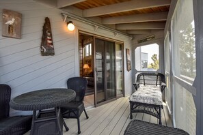 House, 4 Bedrooms | Balcony
