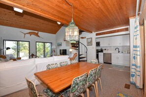 Dining - Ocean Village D40 Sandpiper by Long & Foster (Bethany Beach)