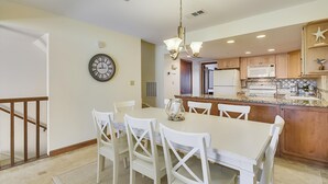 Townhome, 4 Bedrooms | Private kitchen