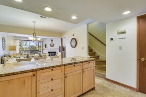 Townhome, 4 Bedrooms | Private kitchen