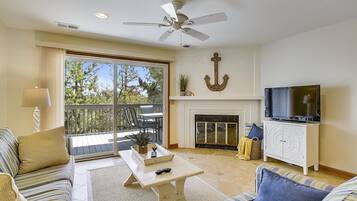 Townhome, 4 Bedrooms | Living room