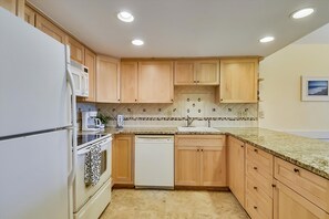 Townhome, 4 Bedrooms | Private kitchen