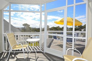 House, 4 Bedrooms | Balcony