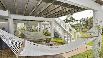 House, 4 Bedrooms | Balcony