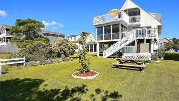 House, 4 Bedrooms | Property grounds