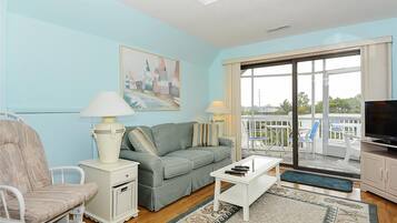 House, 4 Bedrooms | Living room