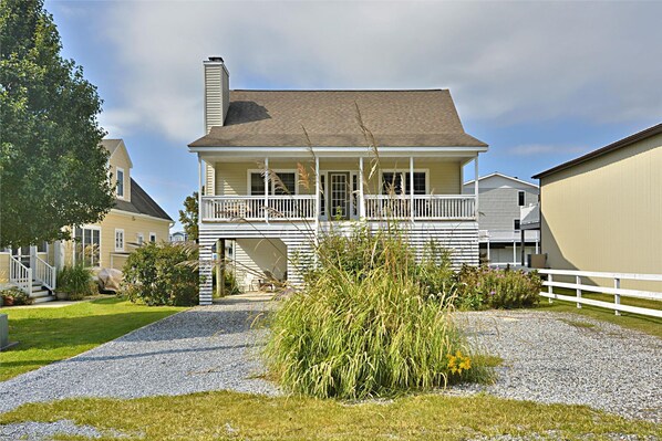 House, 5 Bedrooms | Exterior - Manley 3 Cleveland Ave S.B by Long & Foster (Bethany Beach)