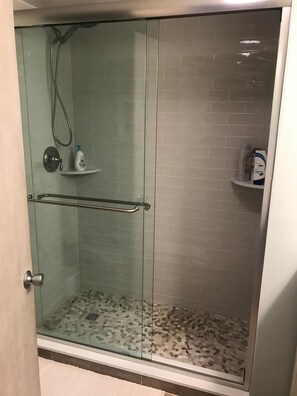 Stadtwohnung, 4 Schlafzimmer | Badezimmer | Handtücher