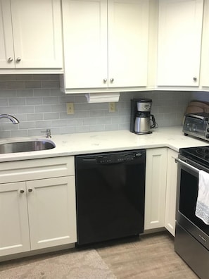 Townhome, 4 Bedrooms | Private kitchen