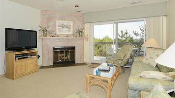 Townhome, 4 Bedrooms | Living room