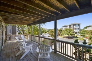Maison, 5 chambres | Balcon