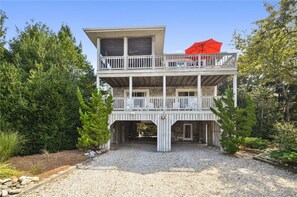 House, 5 Bedrooms | Exterior