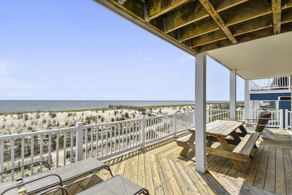 House, 6 Bedrooms | Balcony