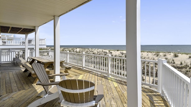 House, 6 Bedrooms | Balcony - Ocean Blue 804 South Ocean Drive by Long & Foster (Bethany Beach)