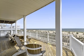 House, 6 Bedrooms | Balcony