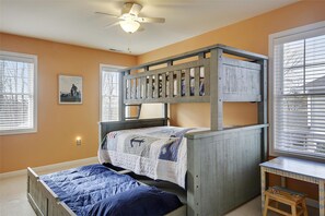 3 habitaciones, decoración personalizada y muebles diferentes 