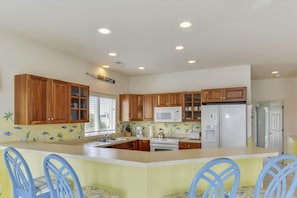 Townhome, 4 Bedrooms | Private kitchen