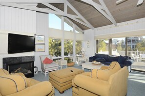 House, 4 Bedrooms | Living room