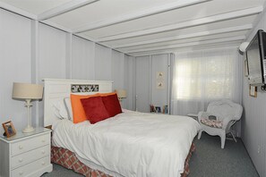 4 bedrooms, individually decorated, individually furnished, bed sheets - Ocean Village G W House Willet Rd by Long & Foster (Bethany Beach)