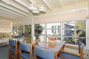 House, 4 Bedrooms | In-room dining