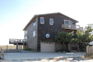 House, 5 Bedrooms | Exterior