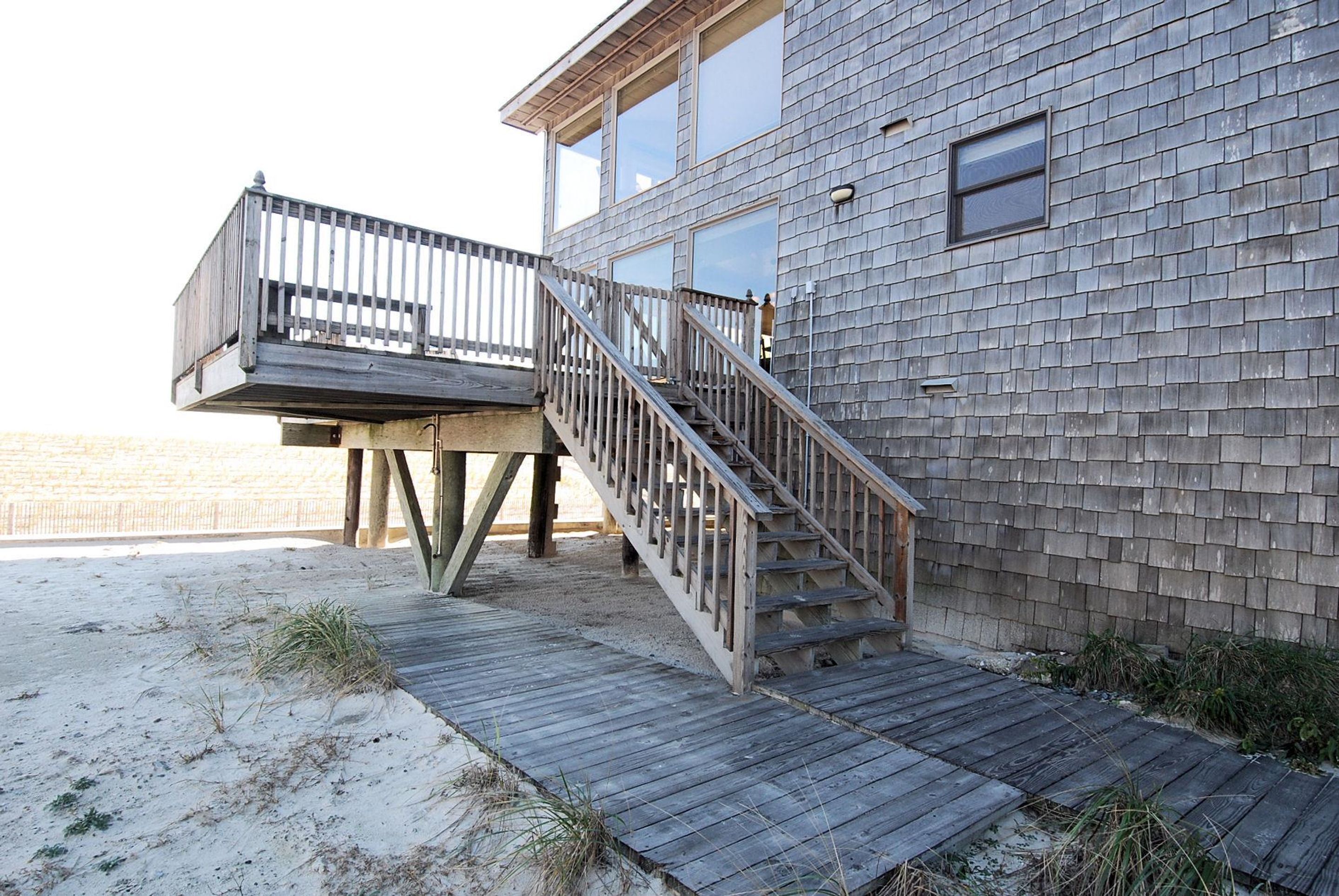 House, 5 Bedrooms | Balcony