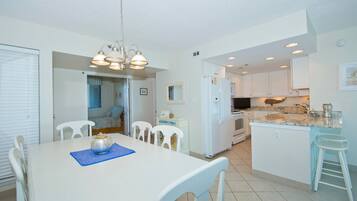 Condo, 3 Bedrooms | Dining