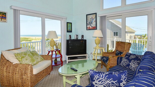 House, 5 Bedrooms | Living room