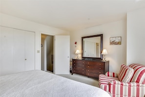 Maison en rangée, 4 chambres | 4 chambres, décor unique, ameublement unique, literie fournie