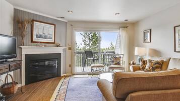 Townhouse, 4 kamar tidur | Ruang keluarga