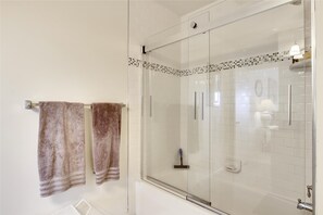 Casa geminada, 4 quartos | Banheiro | Toalhas de banho 
