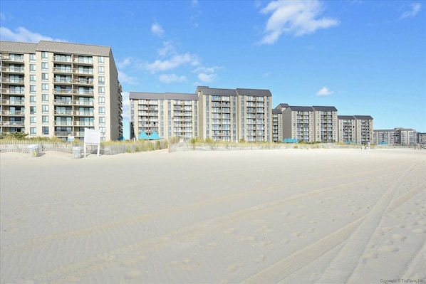 Condo, 2 Bedrooms | Exterior