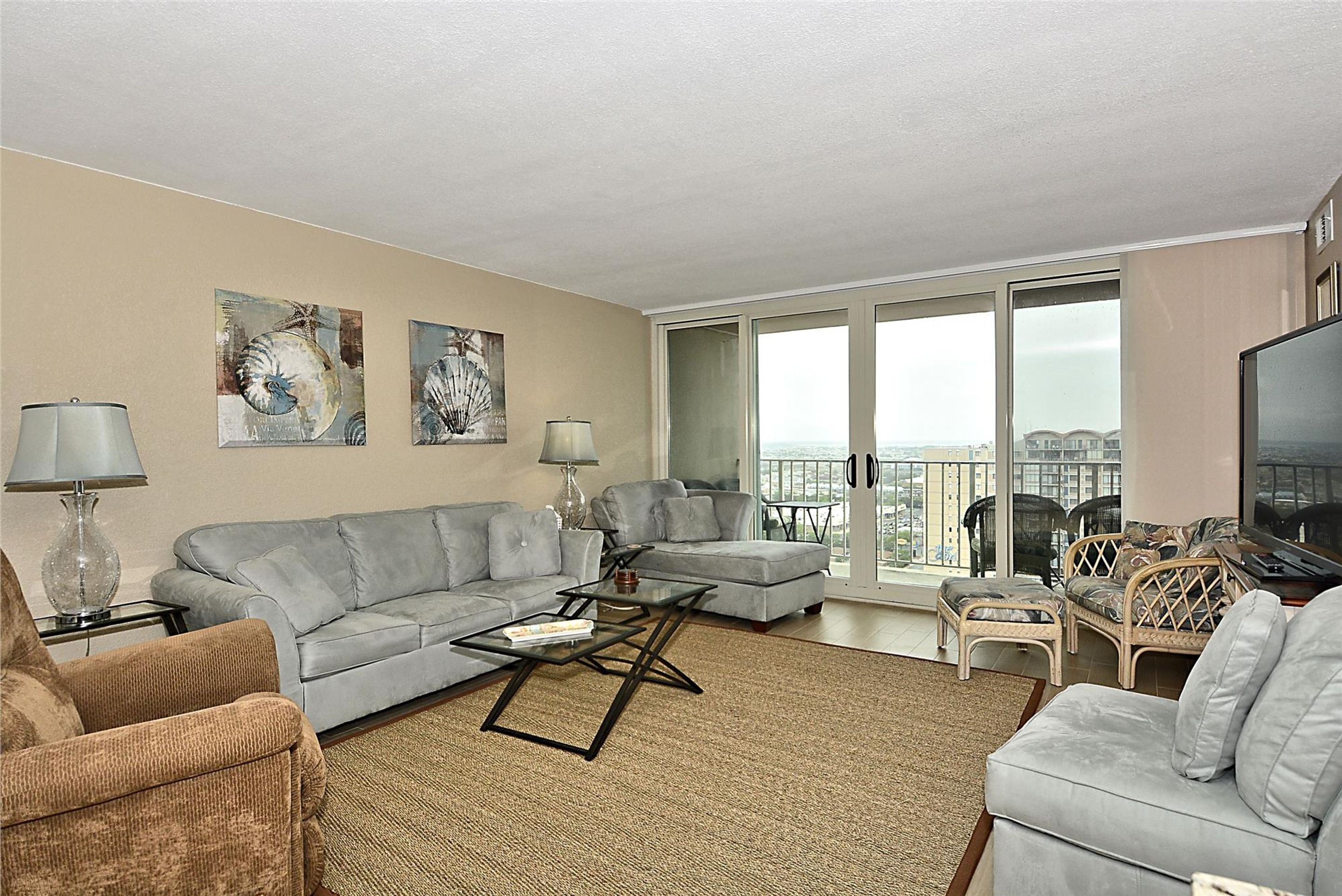 House, 4 Bedrooms | Living room