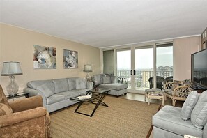 House, 4 Bedrooms | Living room - Knotts Landing 38758 Cleveland by Long & Foster (Selbyville)