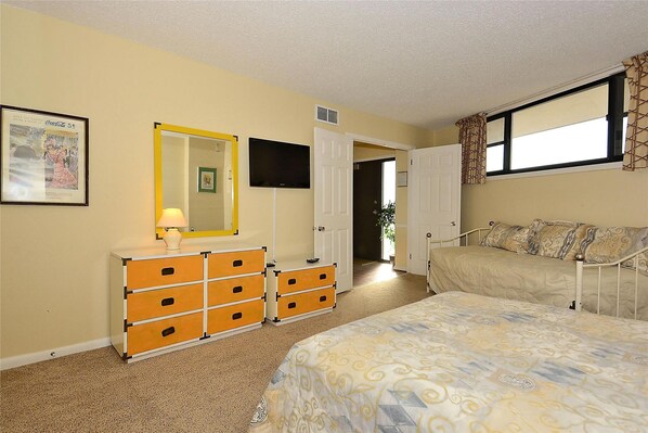 Condo, 2 habitaciones | 2 habitaciones, decoración personalizada y muebles diferentes