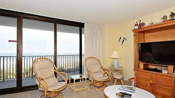 Kondominium, 2 kamar tidur | Ruang keluarga