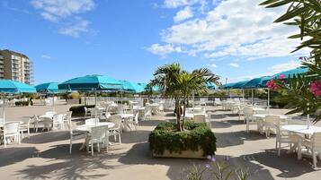 Condo, 2 Bedrooms | Property grounds