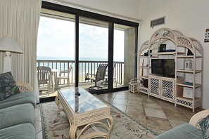 Condo, 2 Bedrooms | Living room