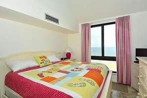 Condo, 2 Bedrooms