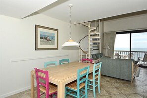 Condo, 2 Bedrooms | Dining