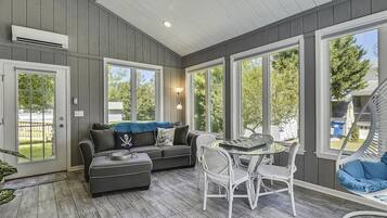 House, 3 Bedrooms | Living room