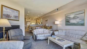 Condo, 3 Bedrooms | Living room