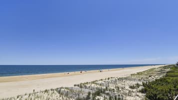 Condo, 3 habitaciones | Playa | En la playa
