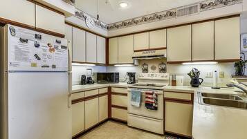 Condo, 3 habitaciones | Cocina privada