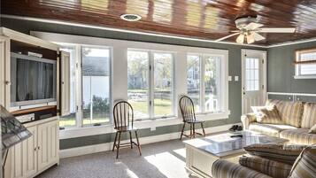 House, 3 Bedrooms | Living room