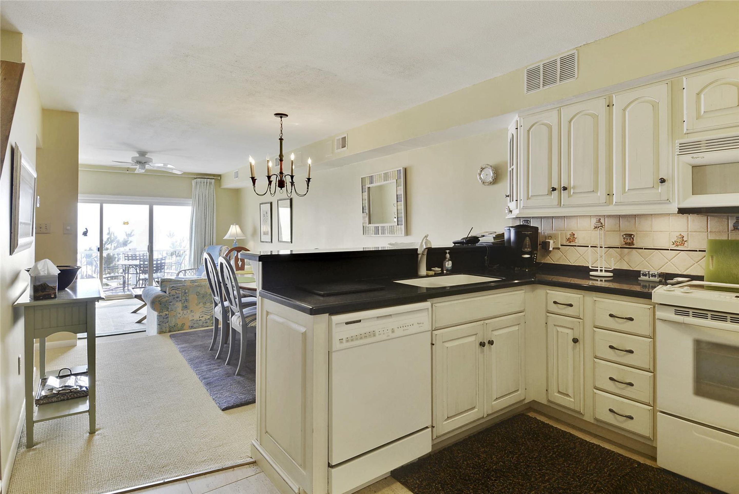 Townhome, 3 Bedrooms | Private kitchen | Fridge