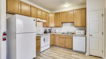 Townhome, 4 Bedrooms | Dapur peribadi