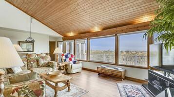 House, 3 Bedrooms | Living room