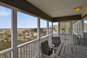 Casa, 3 habitaciones | Balcón